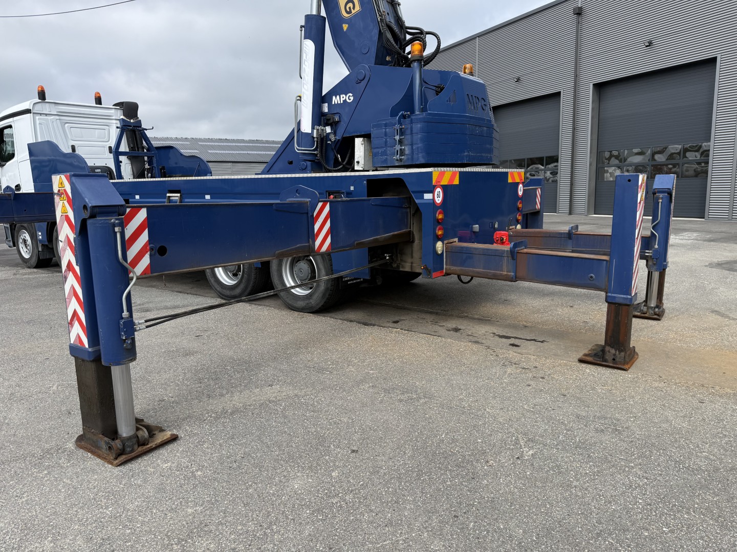 Mercedes Arocs 4153 8x4 MPG 220 TM7