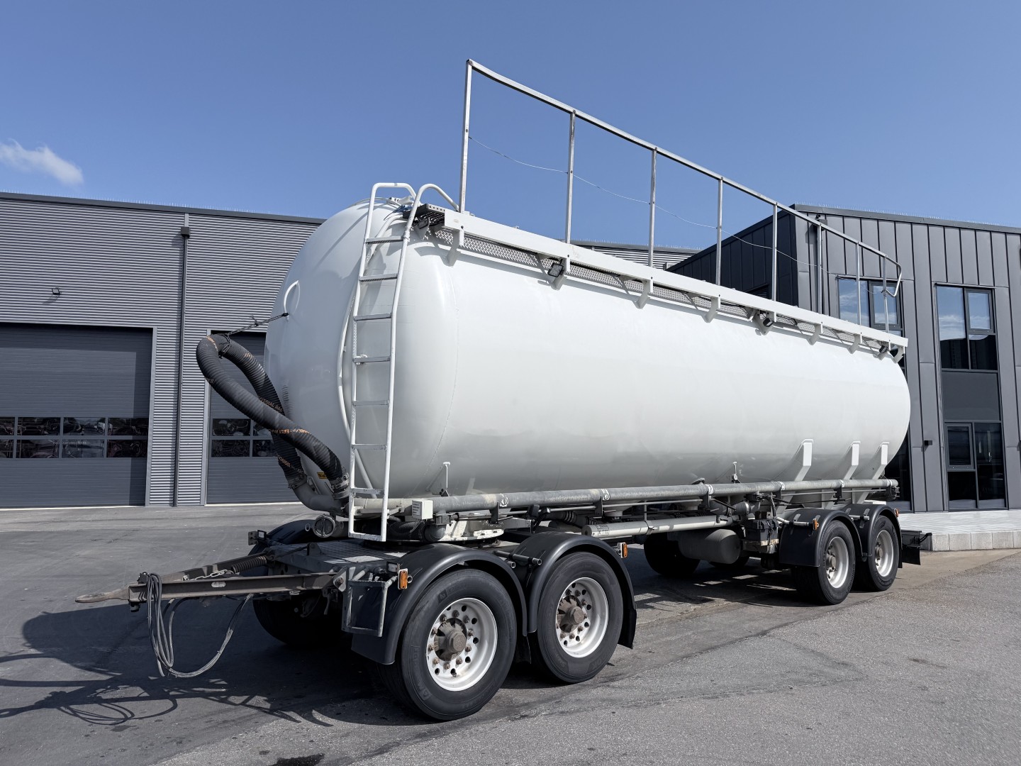 HMK Bilcon 30 t. 42 m3 Silo tank 6 rum