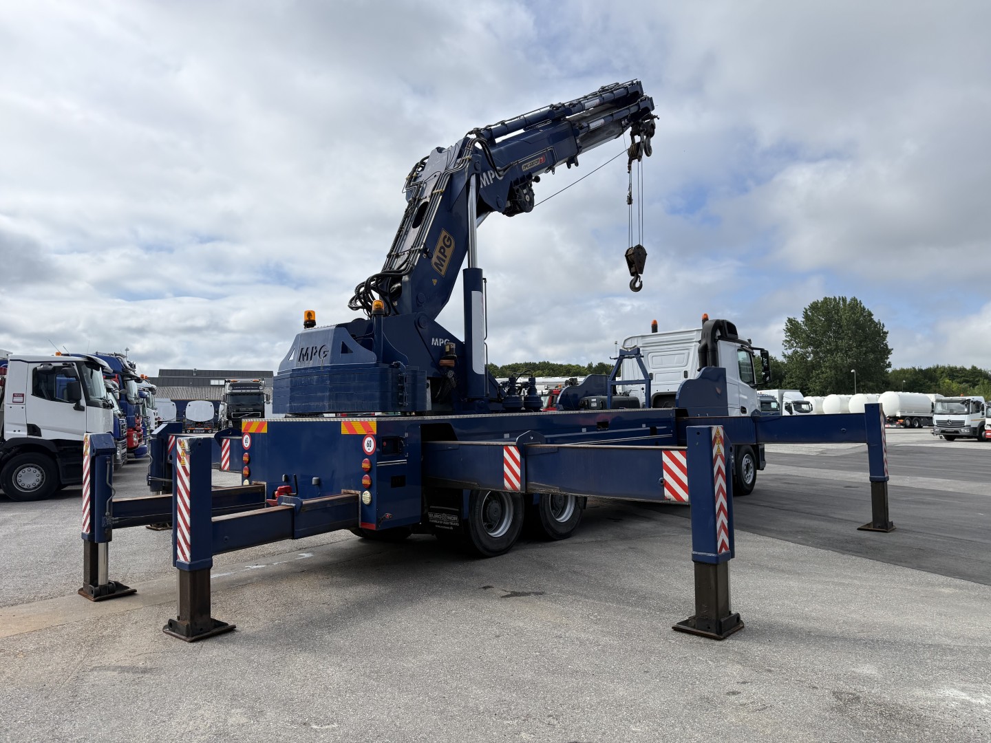 Mercedes Arocs 4153 8x4 MPG 220 TM7