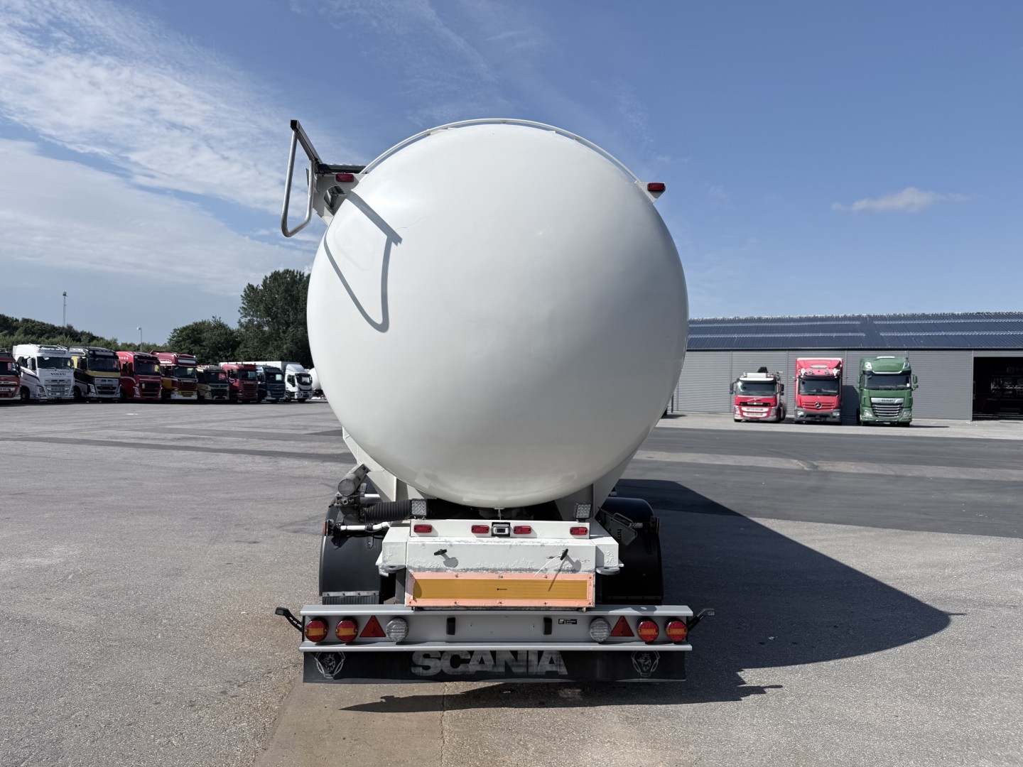 HMK Bilcon 30 t. 42 m3 Silo tank 6 rum
