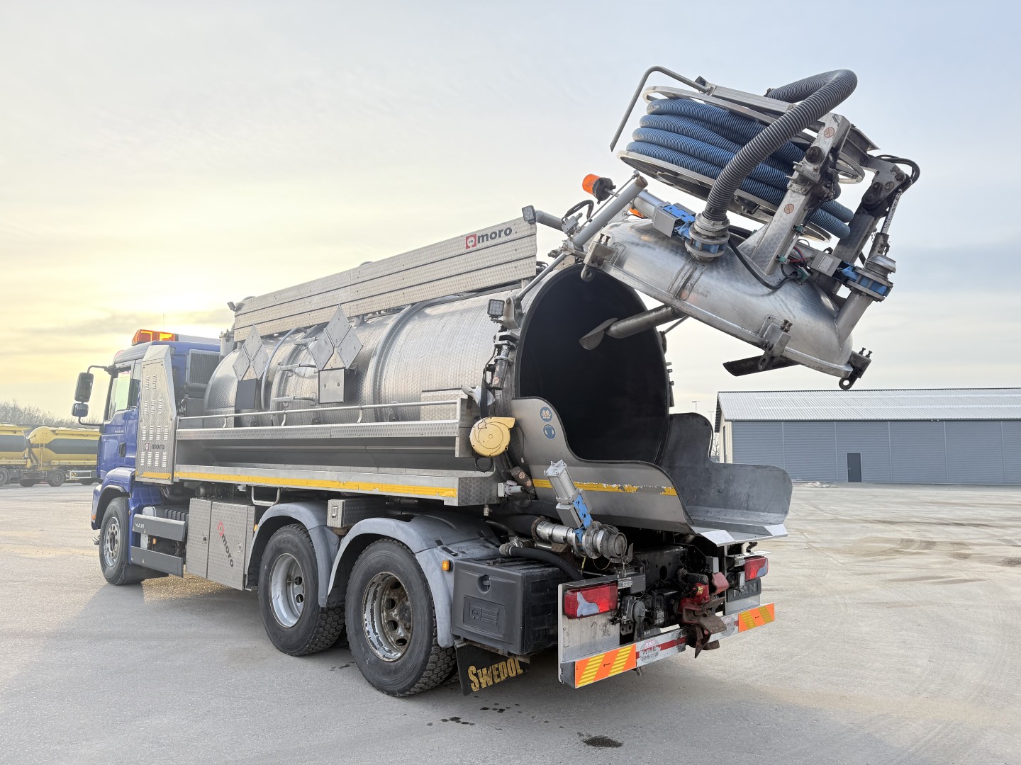 MAN TGA 26.400 6x4 MORO 13.700 l. Rustfri ADR