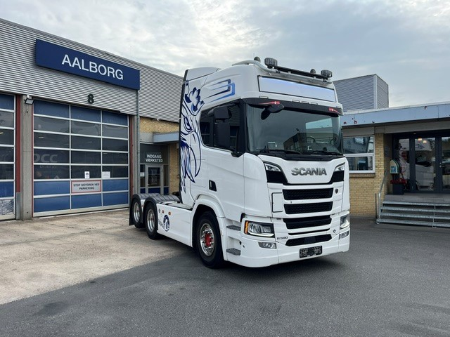 Scania R590