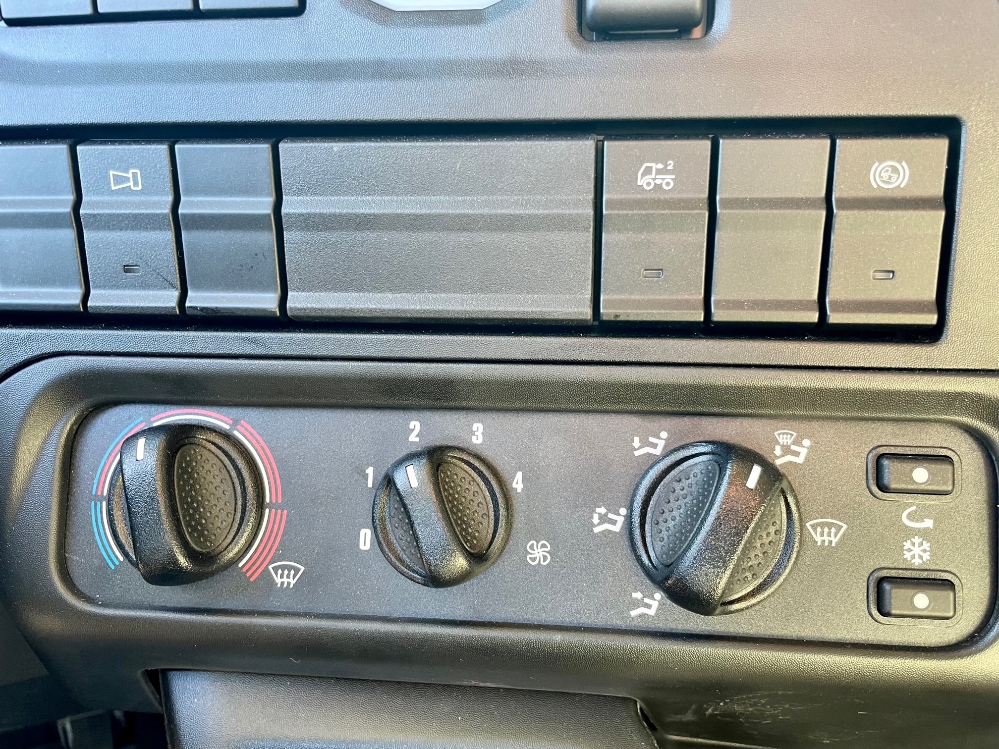 Iveco S-WAY AD190S34-E6e/FP Stillads