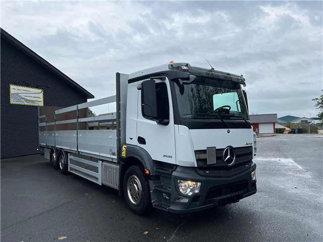 Mercedes 2535 6X2*4 med Åben alulad og lift