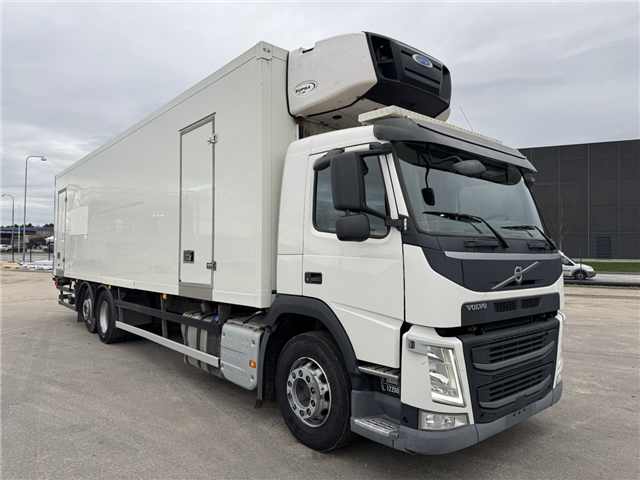 Volvo FM330 6x2*4 Carrier Supra 1250 Mt 9,9m (defekt kølemaskine)