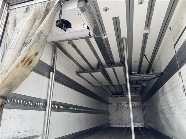 Volvo FM330 6x2*4 Carrier Supra 1250 Mt 9,9m (defekt kølemaskine)