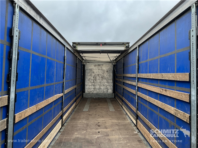 Schmitz Semi Curtainsider Mega