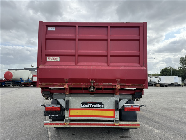Leci 3 akslet Galvaniseret Tip Chassis med 9,4 m Hardox Kasse