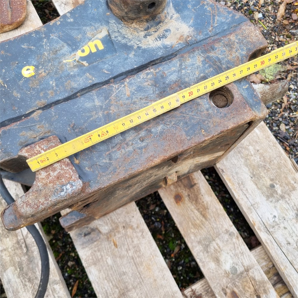 Engcon Hurtigskift / Quick hitch Lastbilbasen