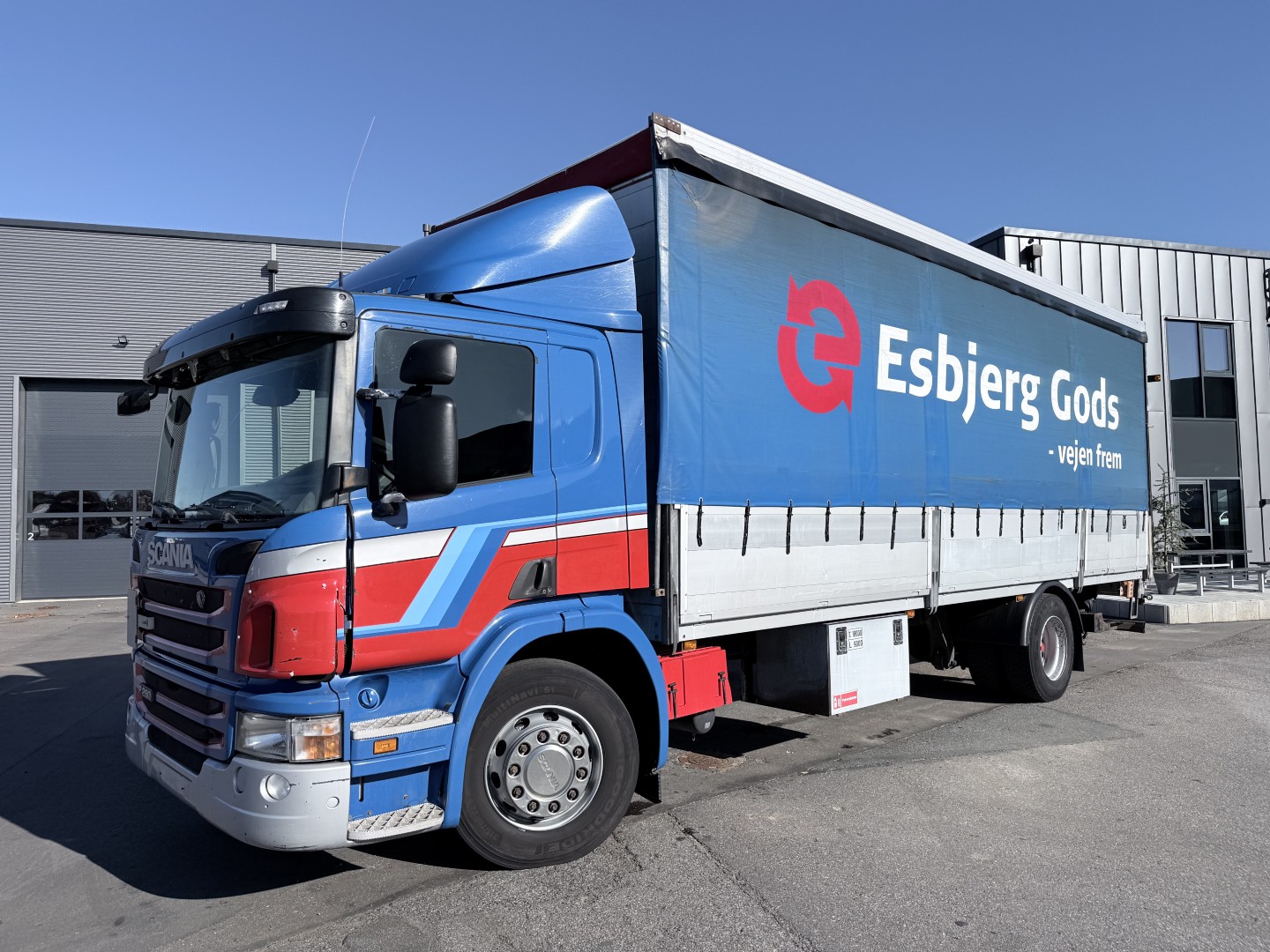 Scania P280 Euro 5 / 7,7 m 4x2 Fragtlad & lift