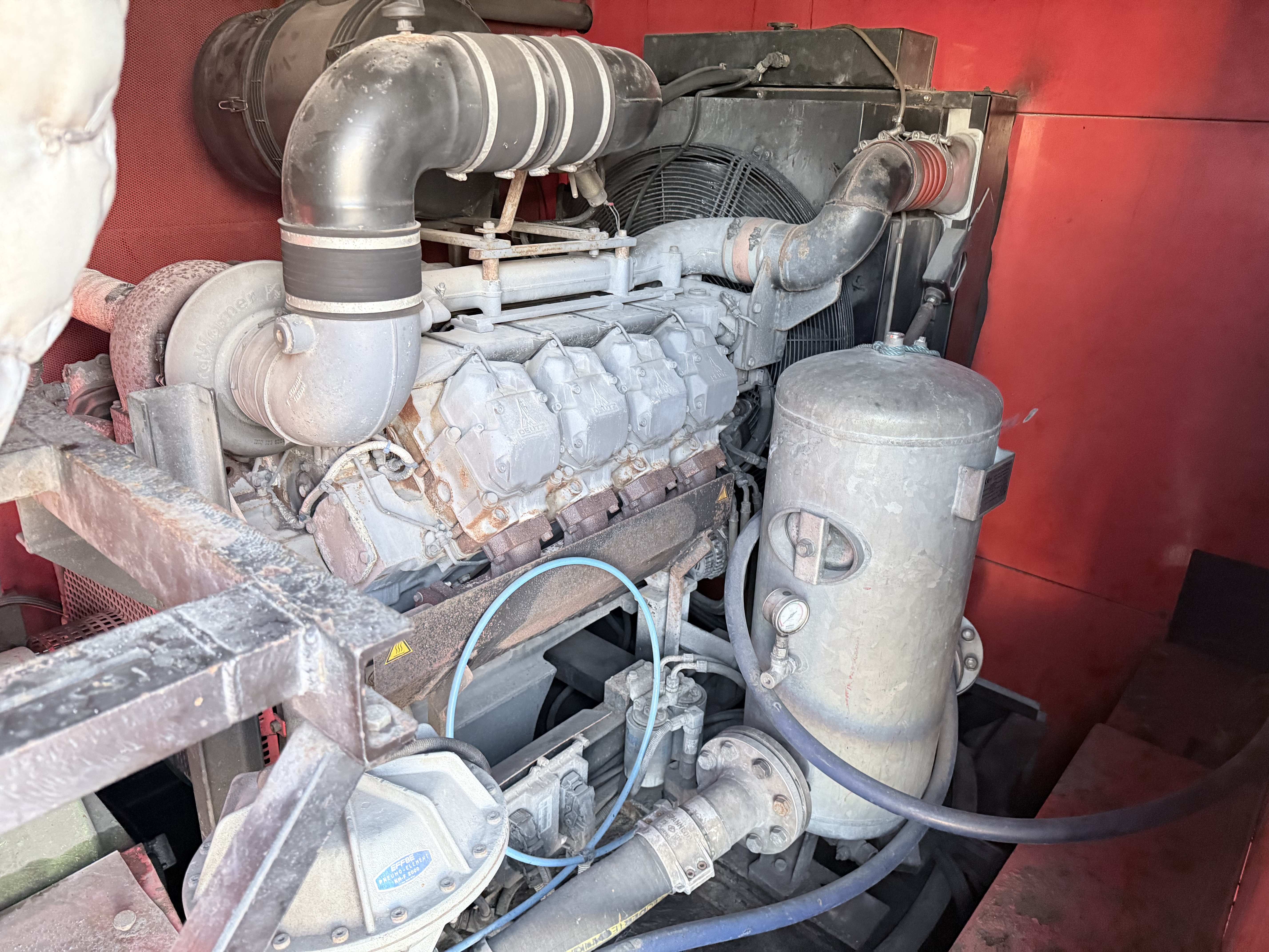 Krone 3 akslet Boxtrailer 1000 bar højtryksanlæg med Kamat pumpe 186 L/min. Deutz V8.