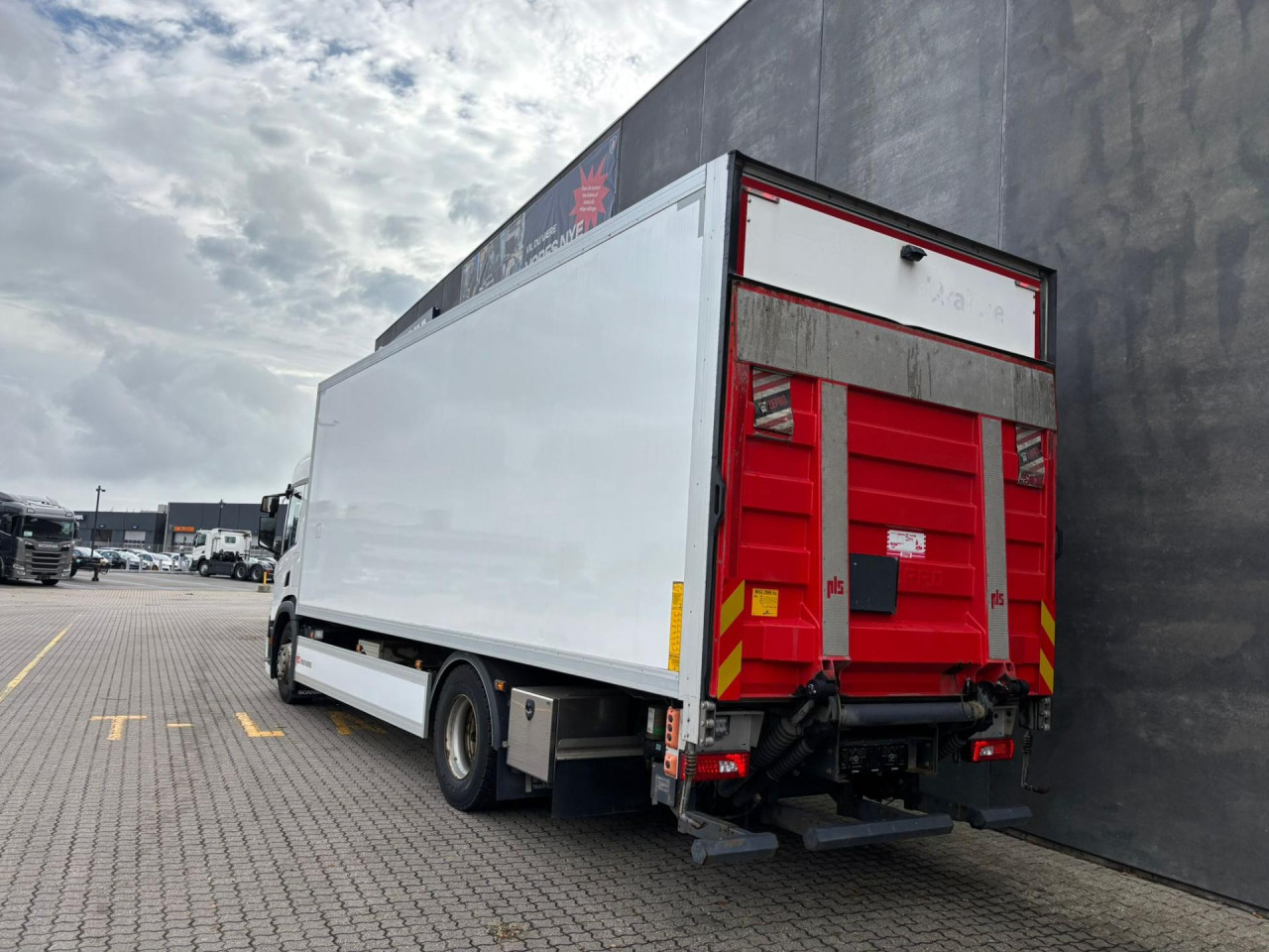 Scania P 280 B4x2NB Cooling