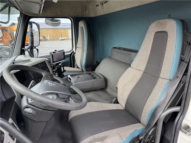 Volvo FM330 6x2*4 Carrier Supra 1250 Mt 9,9m (defekt kølemaskine)