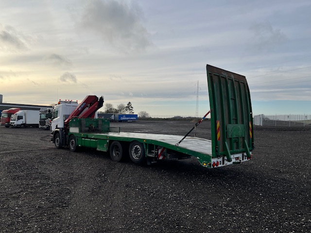 Scania P450 8X2*6 Knæklad + Kran HMF1820 – Machinetransporter