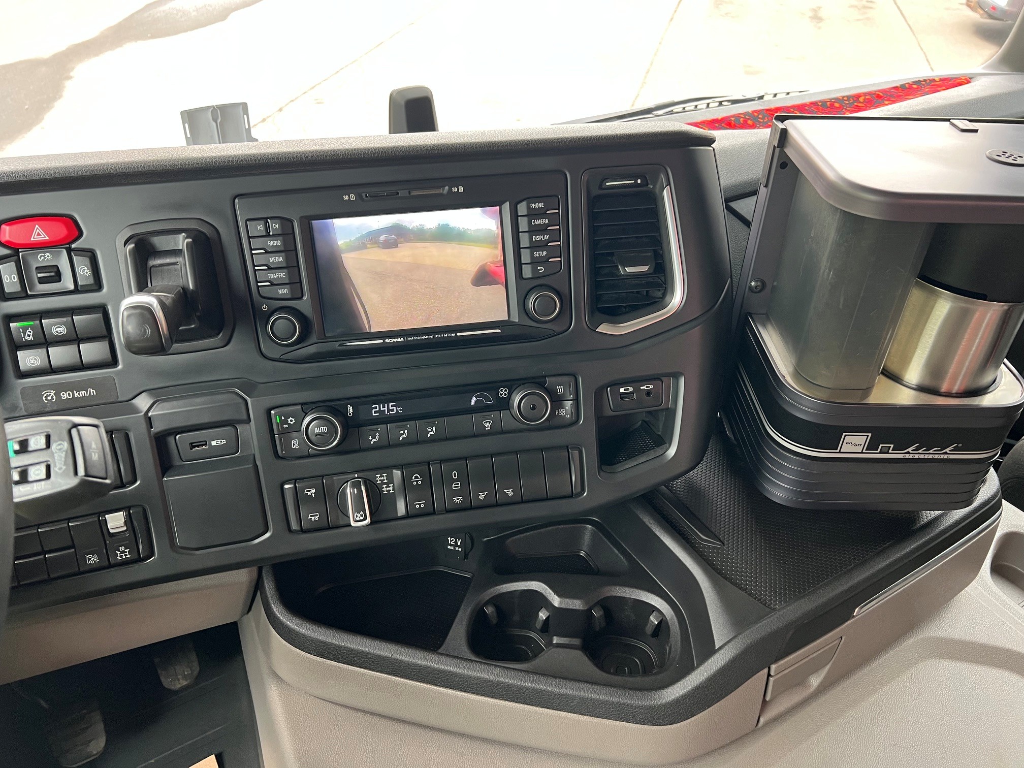 Scania R500 8X4 med Palfinger PK26002 kran og Sawo hejs
