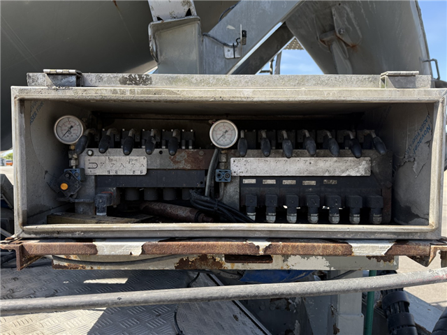 Iveco X-WAY 400 8x4 Imer LT 8 XL m/bånd Euro 6