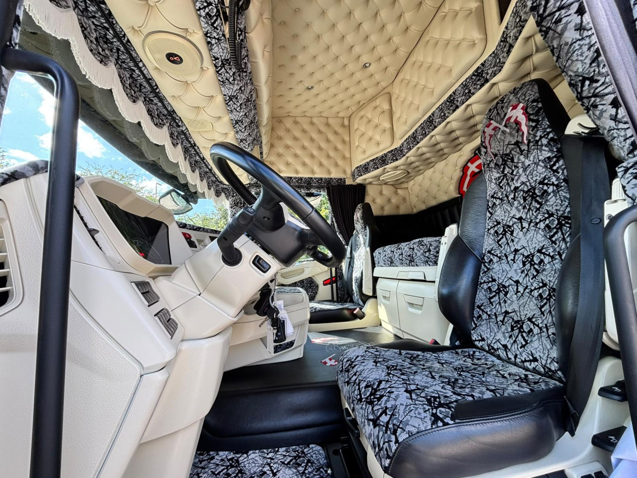 Scania R 560 A6x2NB