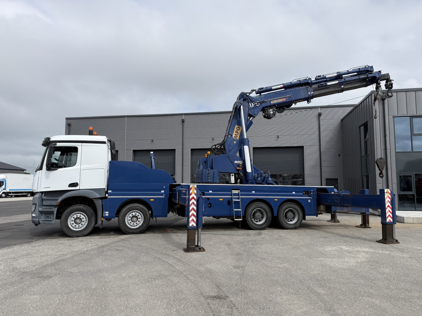 Mercedes Arocs 4153 8x4 MPG 220 TM7