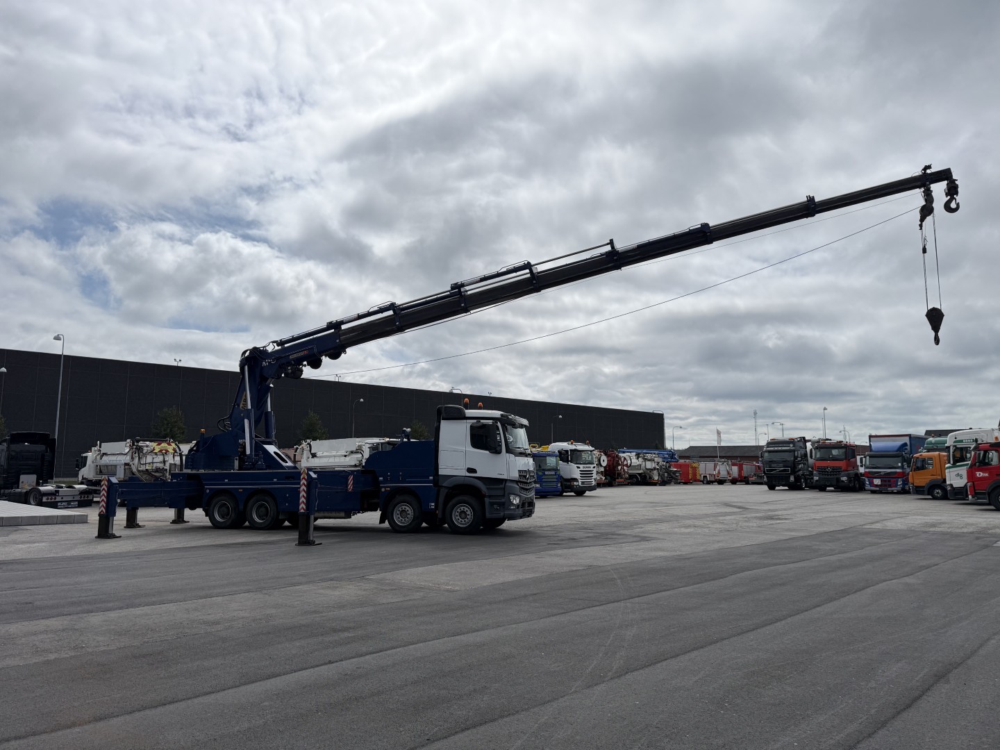 Mercedes Arocs 4153 8x4 MPG 220 TM7