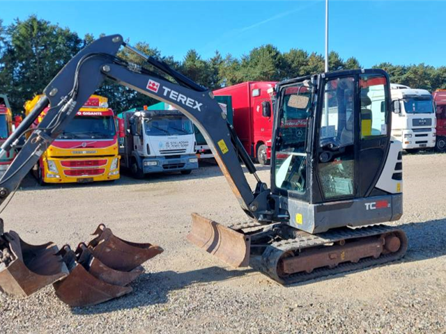 Terex TC 35 with 4 buckets