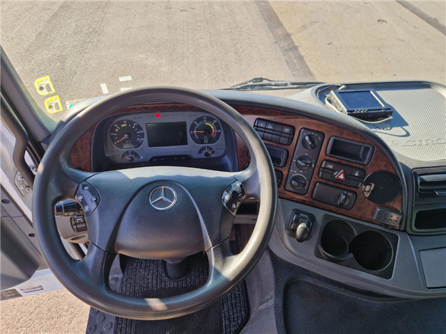 Mercedes-Benz Actros 1832 4x2 Hestetransporter