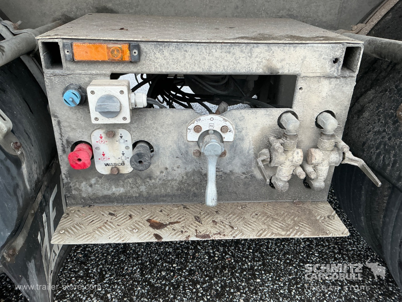 HFR Central axle Curtainsider Standard