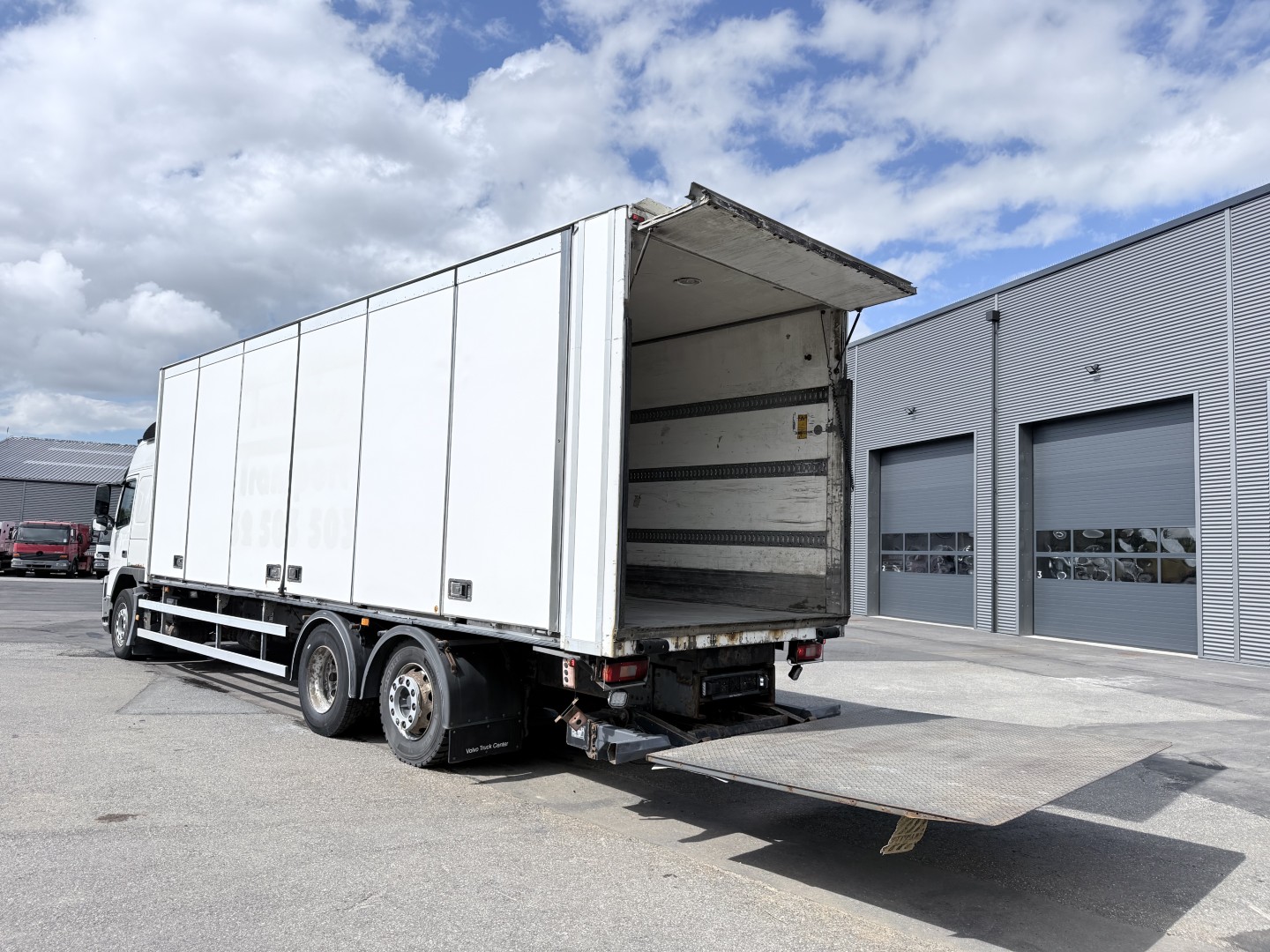 Volvo FM 330 6x2*4 Sideåbning 8.7 m