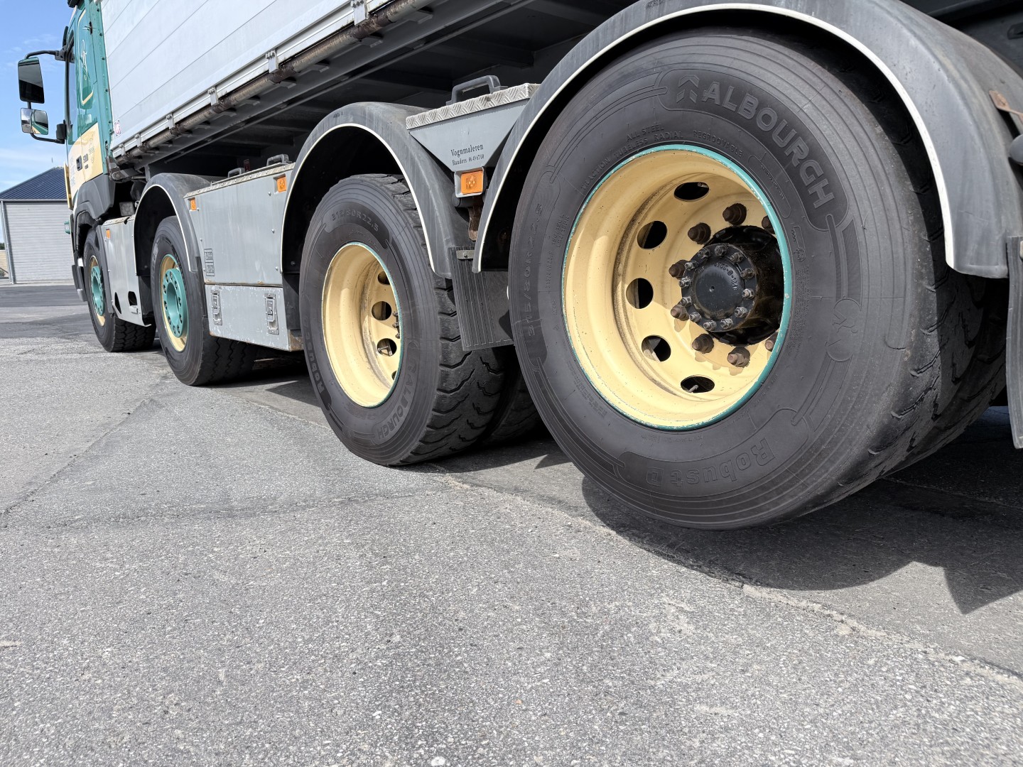 Volvo FMX500 8x4 med tandemakselløft HMF Pendeltip