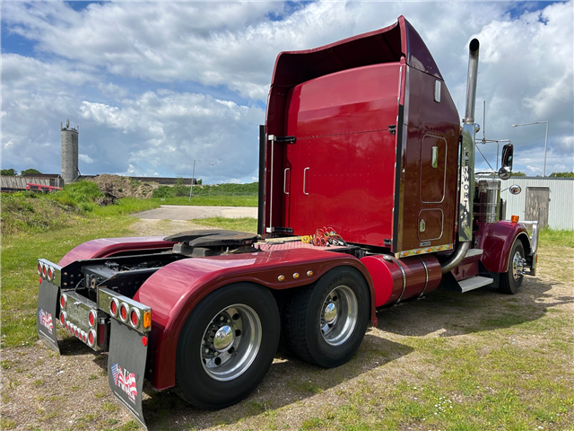 Kenworth W900L
