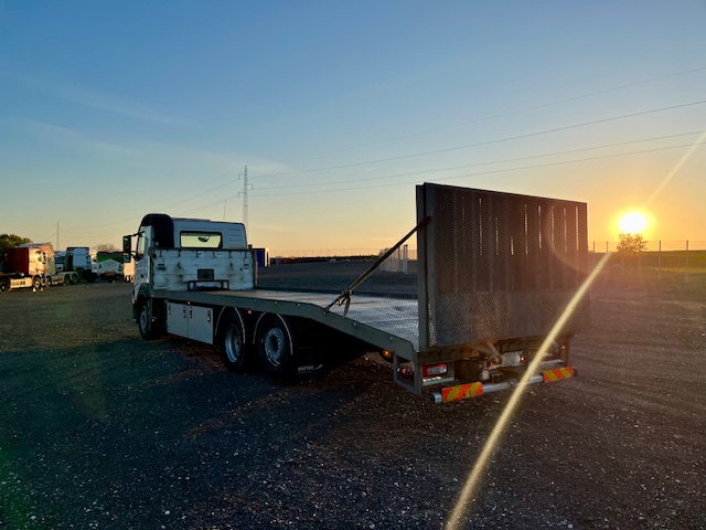 Volvo FM 330 6X2*4 Maskintransporter – Knæklad