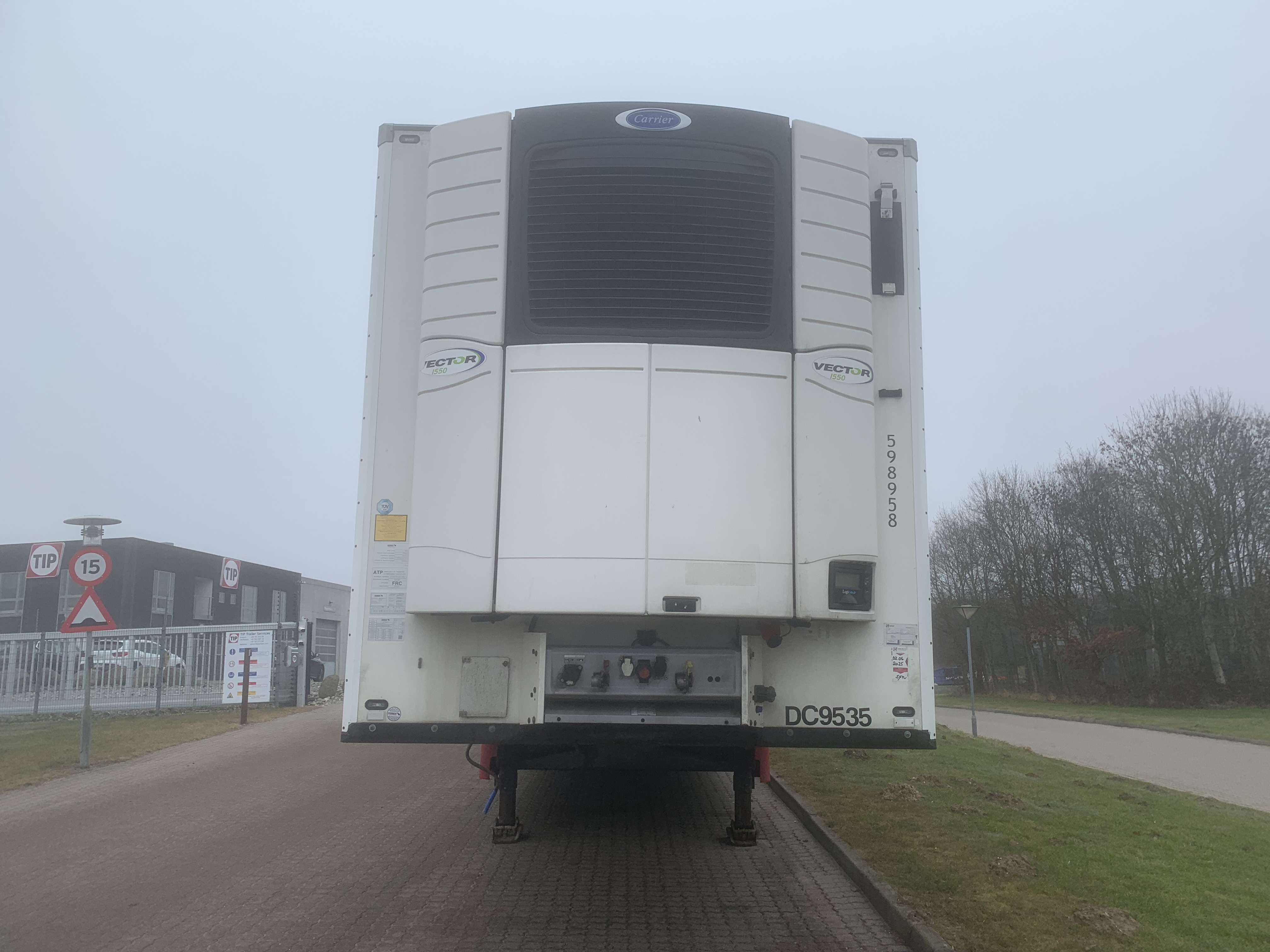 Schmitz Cargobull 3-akslet køletrailer m. lift