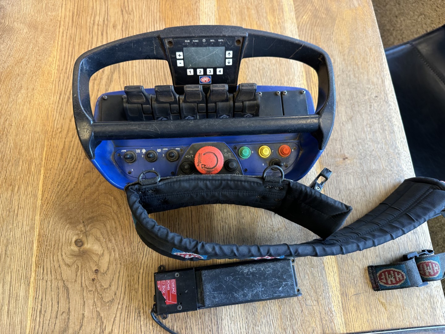 HMF 2120 K4 Kran / Radio