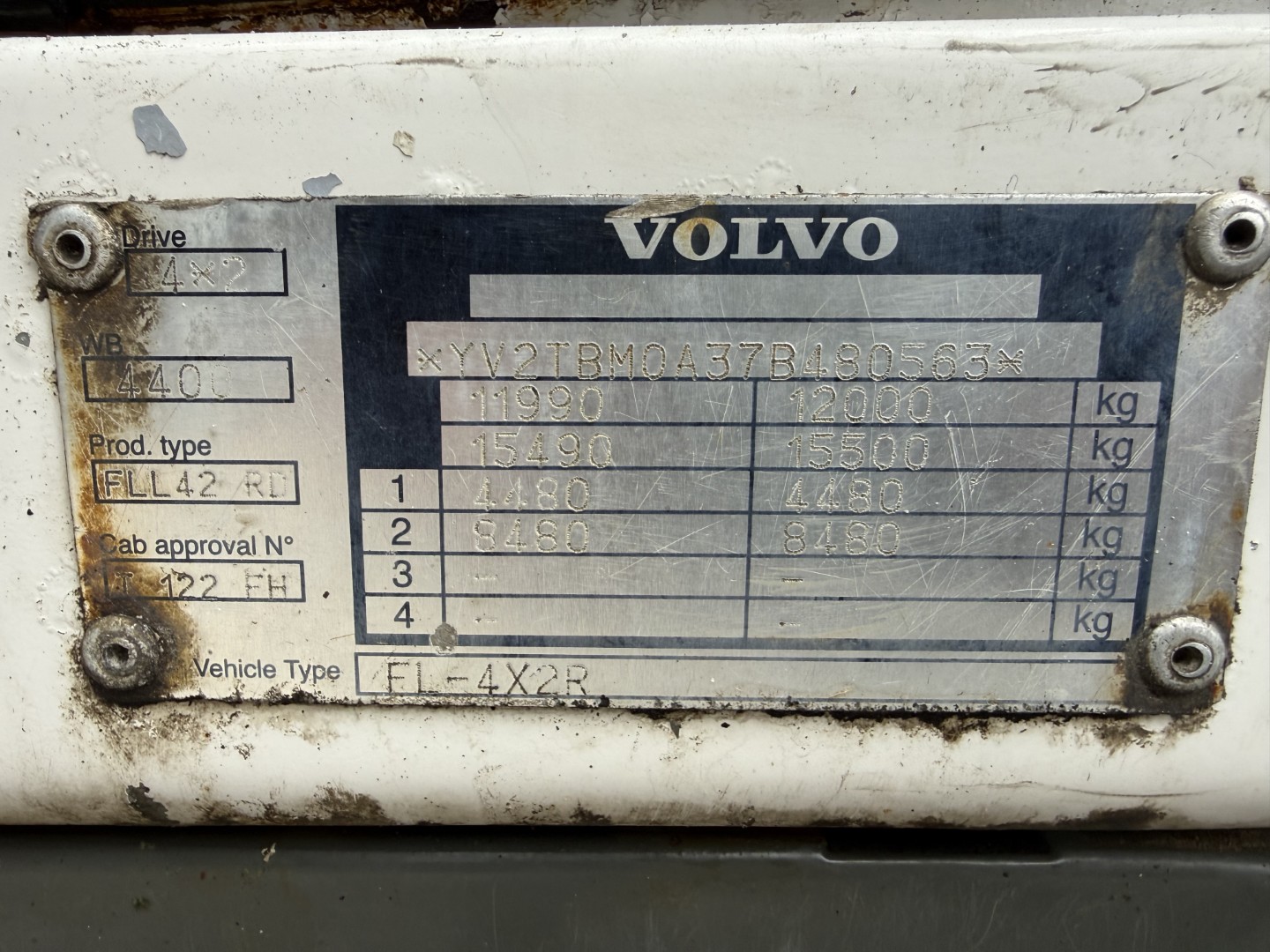 Volvo FL240 4x2 Fast kasse 6,30 m.