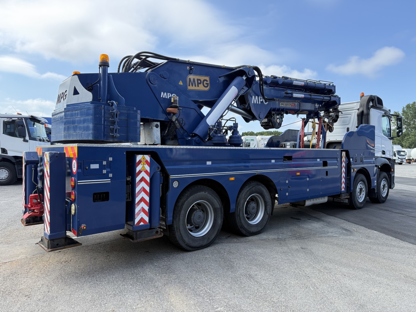 Mercedes Arocs 4153 8x4 Kran MPG 220 TM7 (Kun 8000 km)