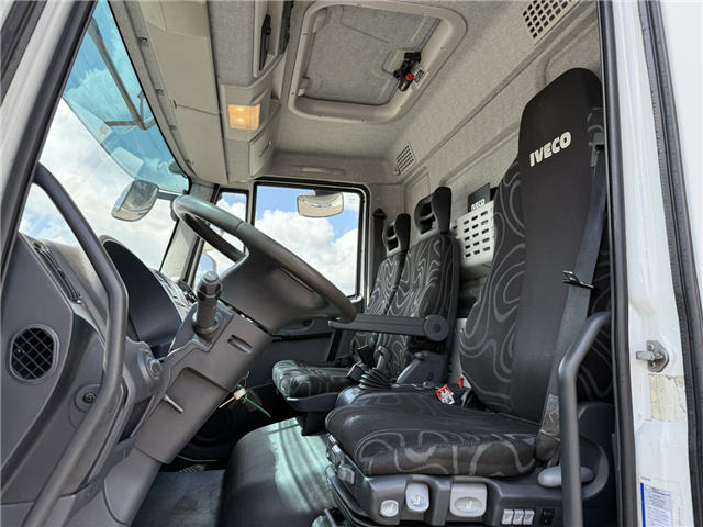 Iveco EuroCargo 180E32 4x2 Schmitz / Thermo King T-1200R Spectrum