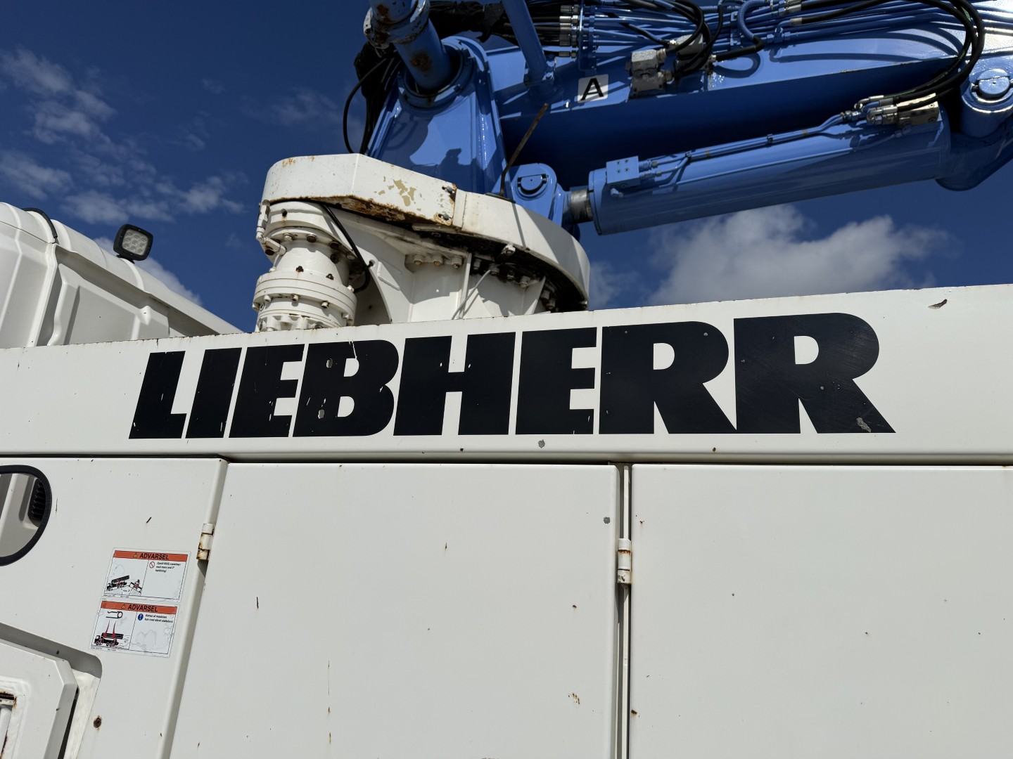 Scania P370 6x4 Liebherr THP140H 24 M4 XH Betonpumpe