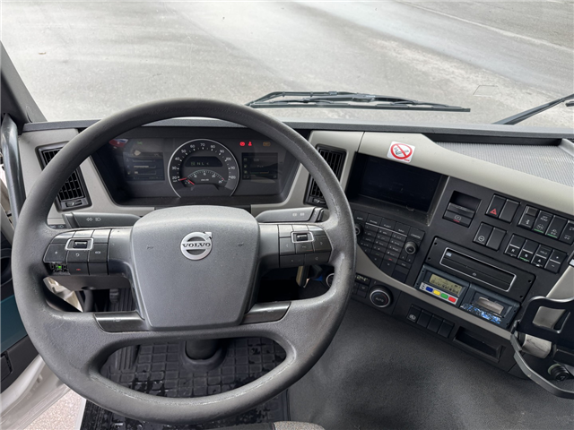 Volvo FM330 6x2*4 Carrier Supra 1250 Mt 9,9m (defekt kølemaskine)