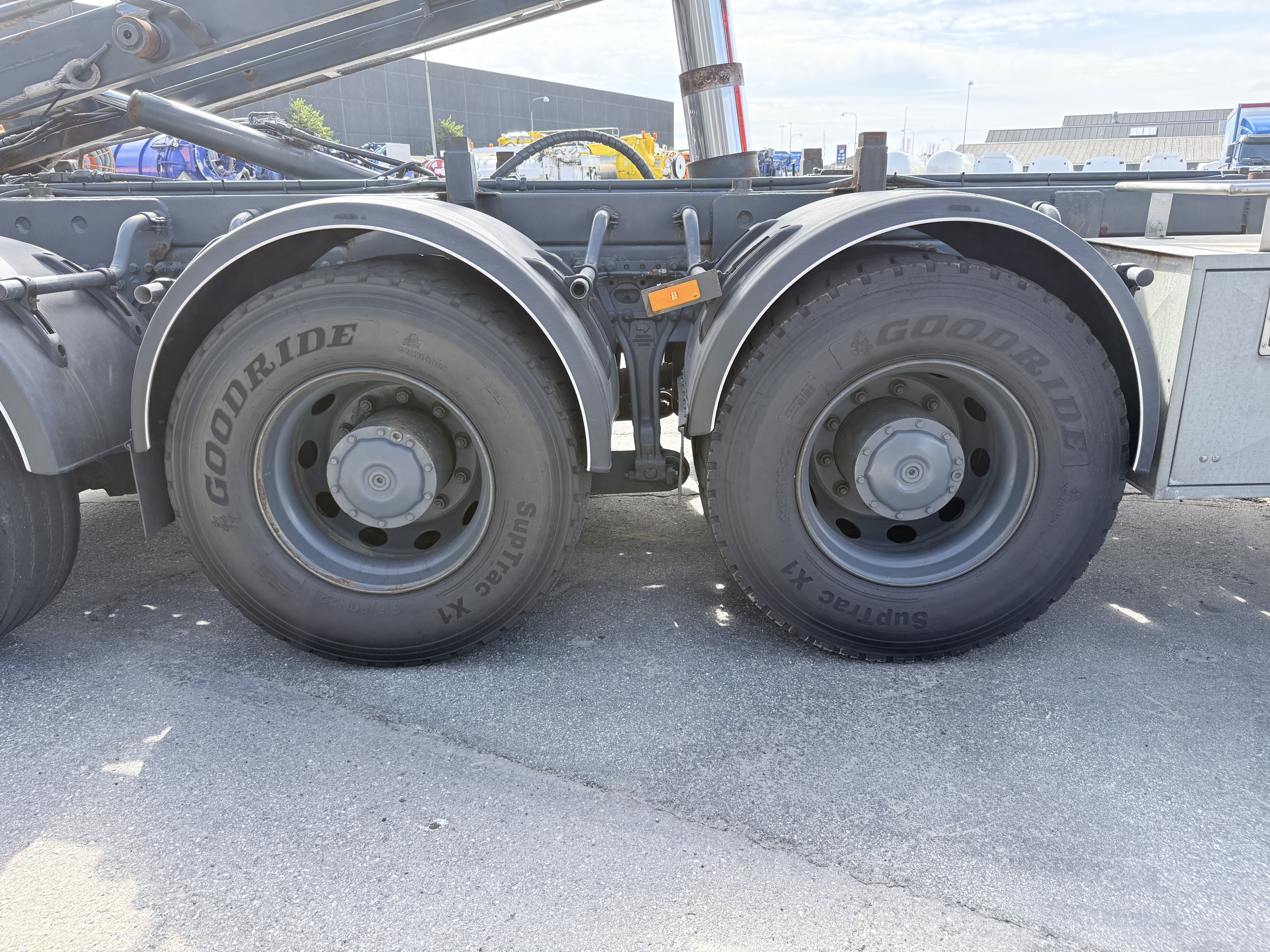 Mercedes Arocs 3251 8x4*4 Euro 6 Wirehejs