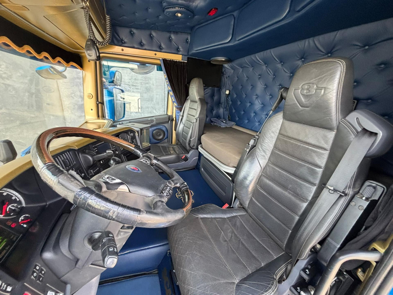 Scania R 520 LB8x4HNB Crane tip