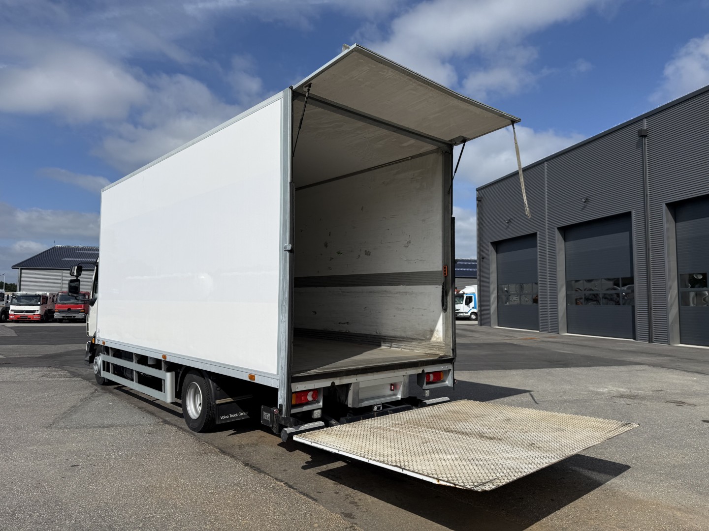 Volvo FL 210 4x2 Lukket kasse Euro 6