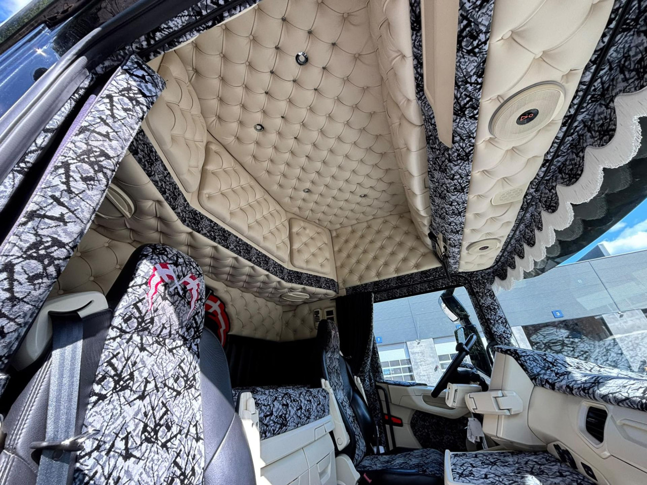 Scania R 560 A6x2NB