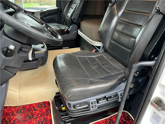 Scania R580 8X2*6 HMF 6020 OK6 + Jib