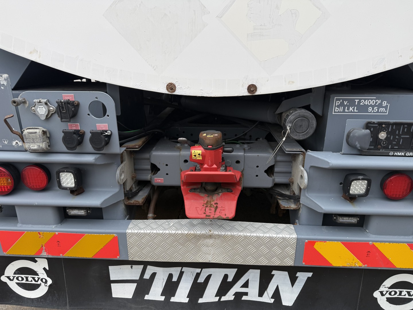 Volvo FM460 8x2*6 24.125 l. ADR Tank