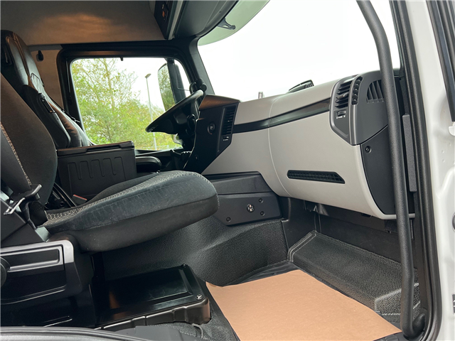 Mercedes 2535 6X2*4 med Åben alulad og lift