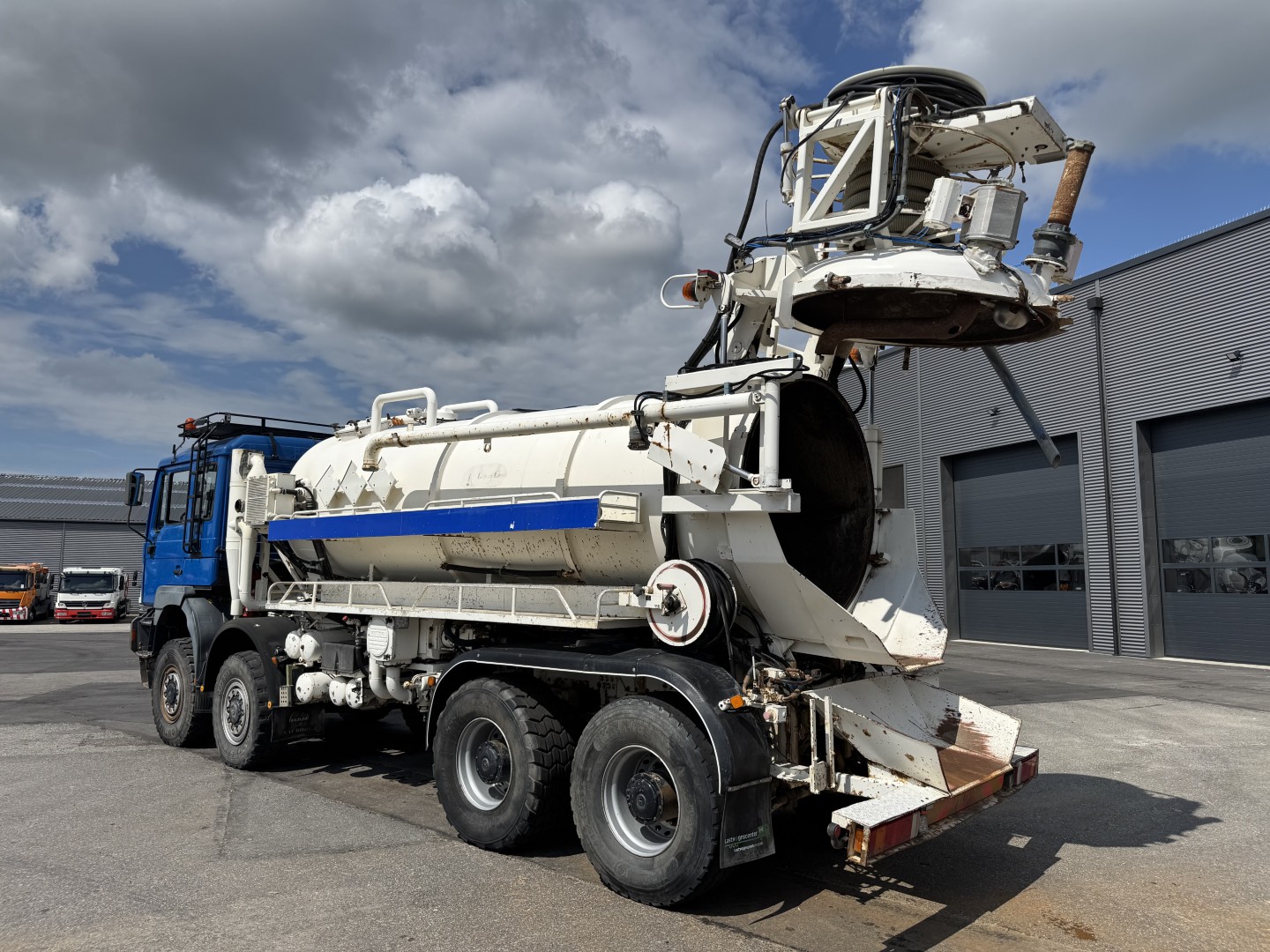 MAN 35.464 8x8 Hvidtved Larsen 9000 L