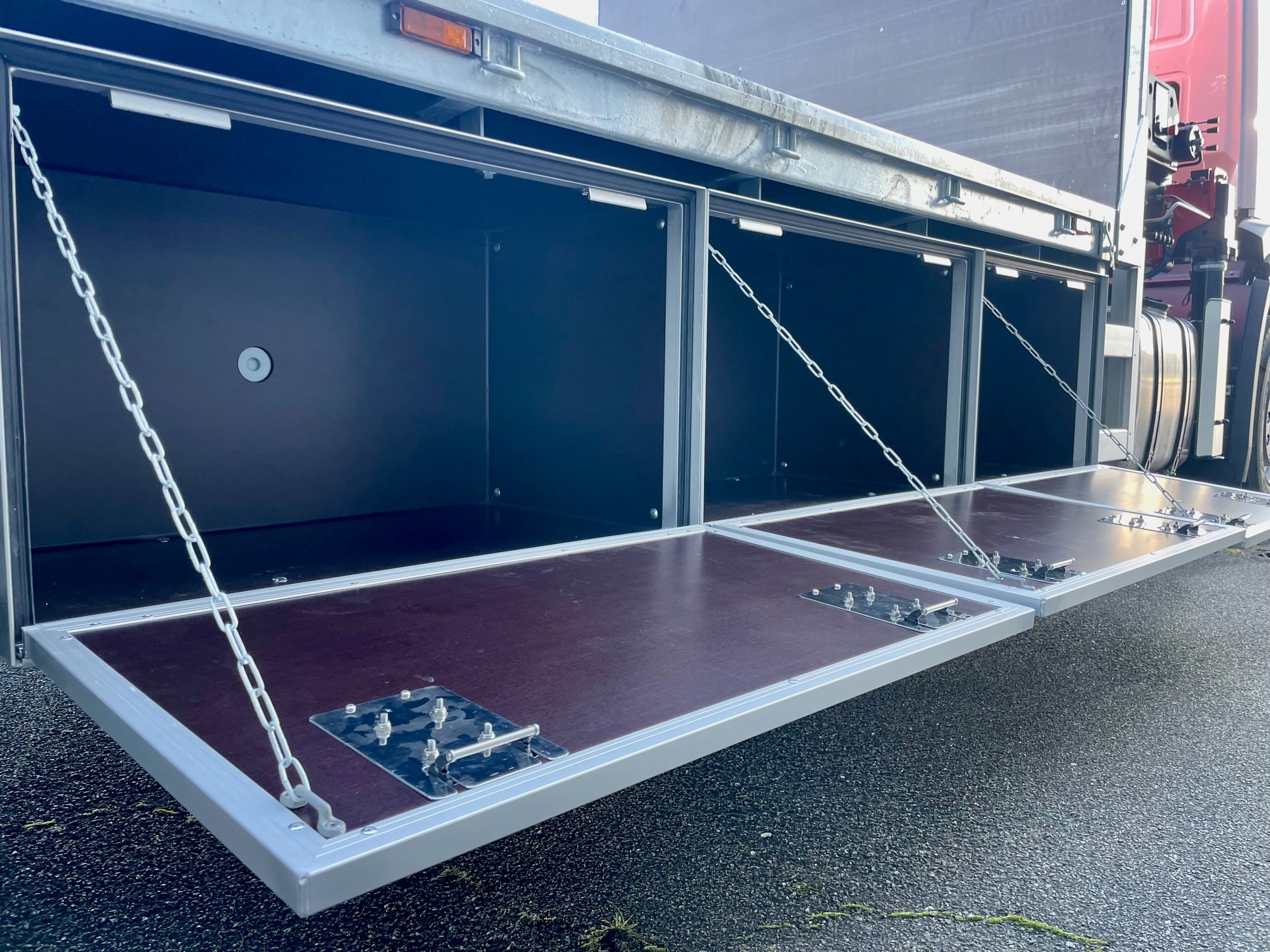 Iveco S-WAY AD190S34-E6e/FP Stillads