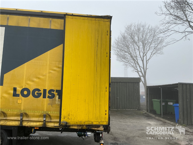 Schmitz Semi Curtainsider Mega