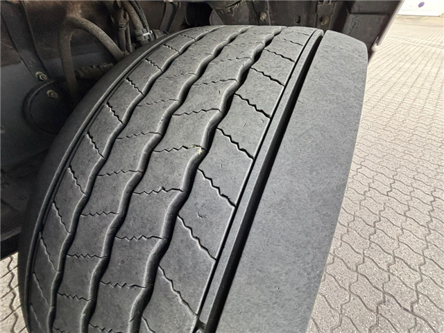 Scania P 320 B6x2*4NB Carrier Iceland Twincool Cherau pie