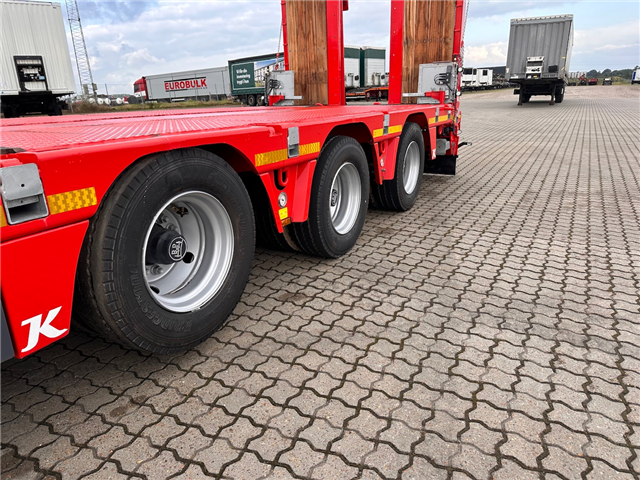 Kässbohrer SLH-3, Udtrækkelig, Tvangsstyrring Maskintrailer