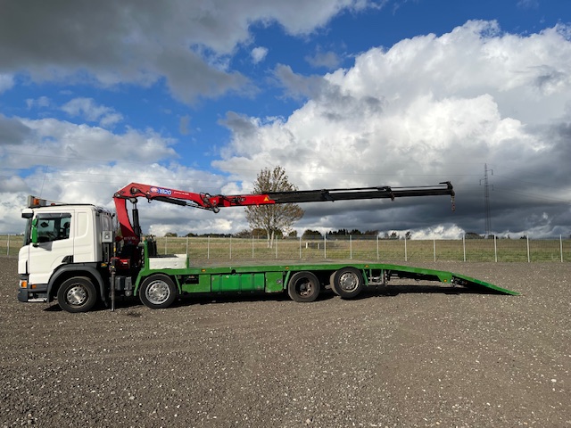 Scania P450 8X2*6 Knæklad + Kran HMF1820 – Machinetransporter